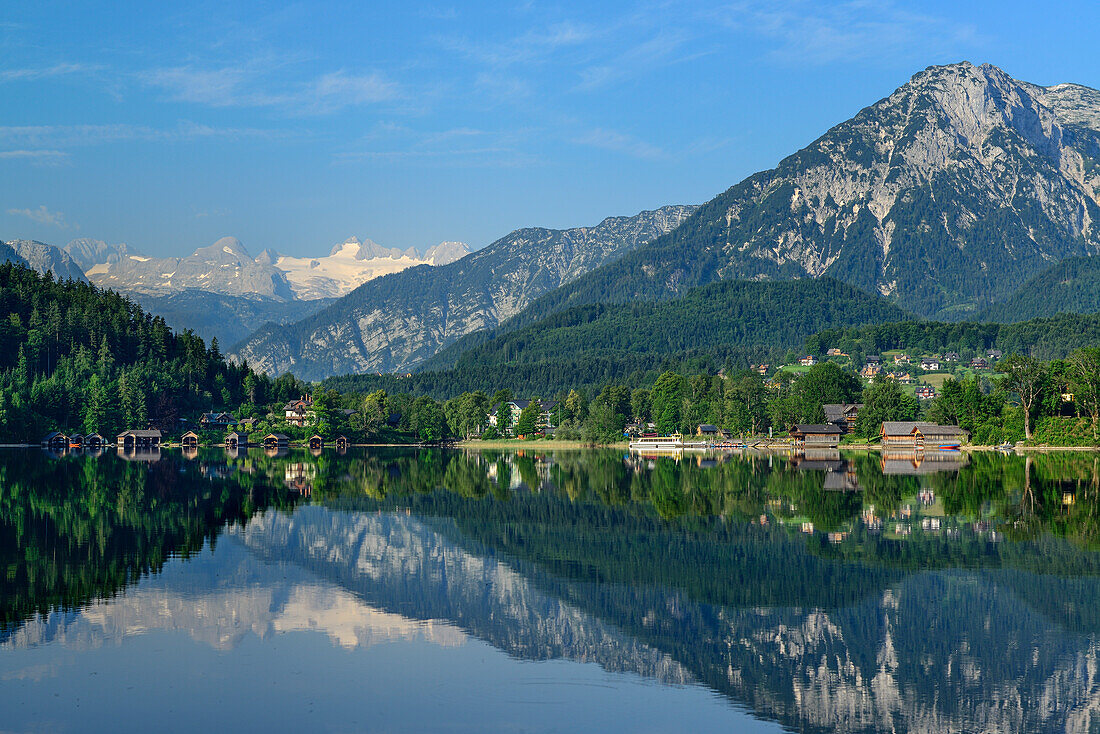 Lake Altausseer with view to Dachstein and Sarstein, Altaussee, Salzkammergut, Styria, Austria