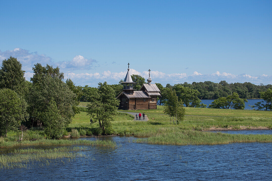 Lake shore and wooden church at Kizhi Pogost, Kizhi Island, Lake Onega, Russia, Europe