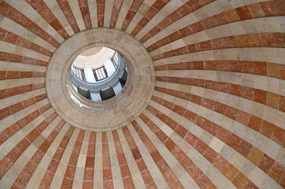 Blick hoch in die Kuppel des Nationalen Pantheon, Panteao Nacional, Igreja de Santa Engrácia, Lissabon, Portugal