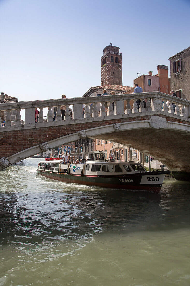 Vaporetto underneath the Ponte del le Guglie bridge in Cannaregio, Venice, Veneto, Italy, Europe