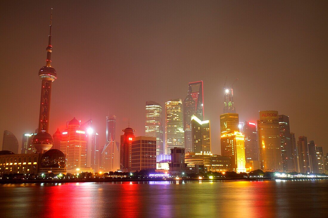 China, Shanghai, Huangpu District, The Bund, Zhongshan Road, Huangpu River, Pudong Lujiazui Financial District, skyline, Oriental Pearl Tower, Shanghai World Financial Center, night, nightlife
