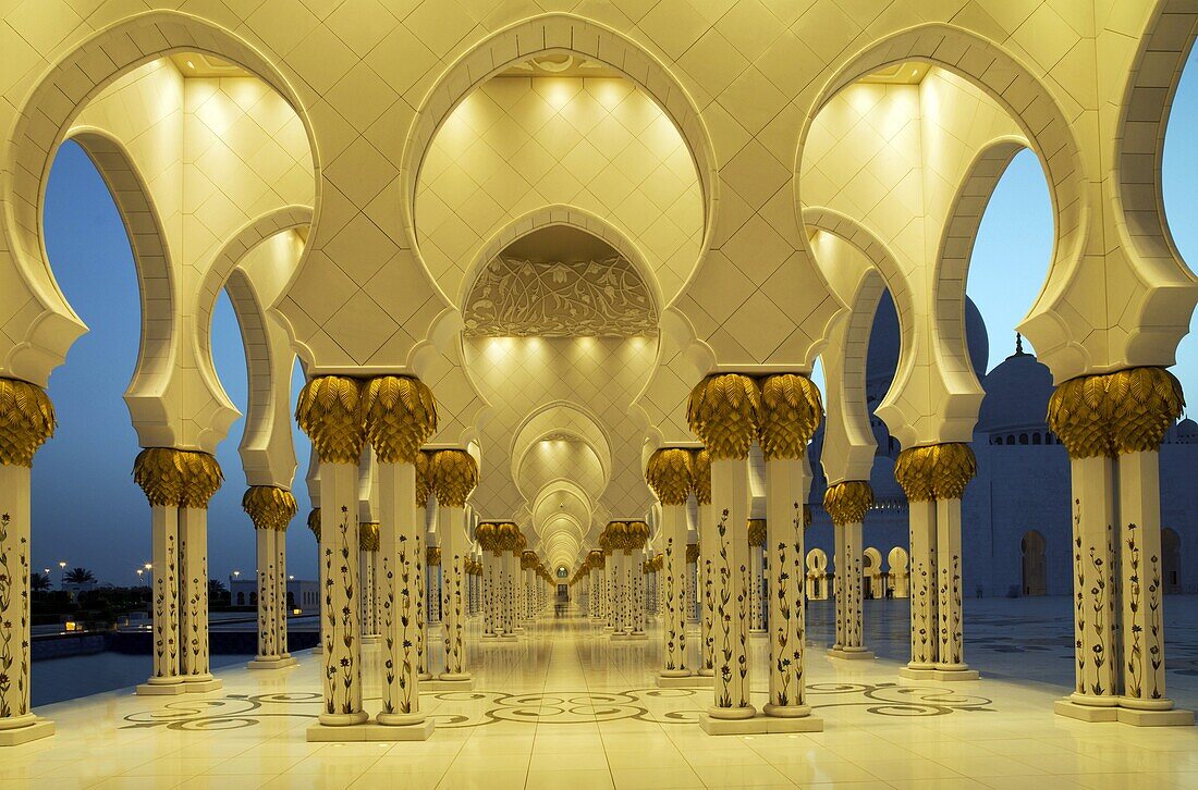 United Arab Emirates  Abu Dhabi  Sheikh Zayed Mosque.