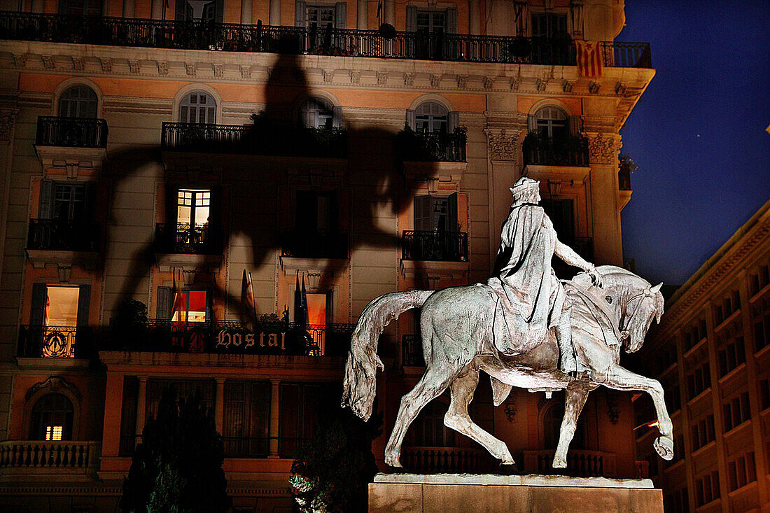 Equestrian statue of Ramon Berenguer III  Via Laietana  Barcelona