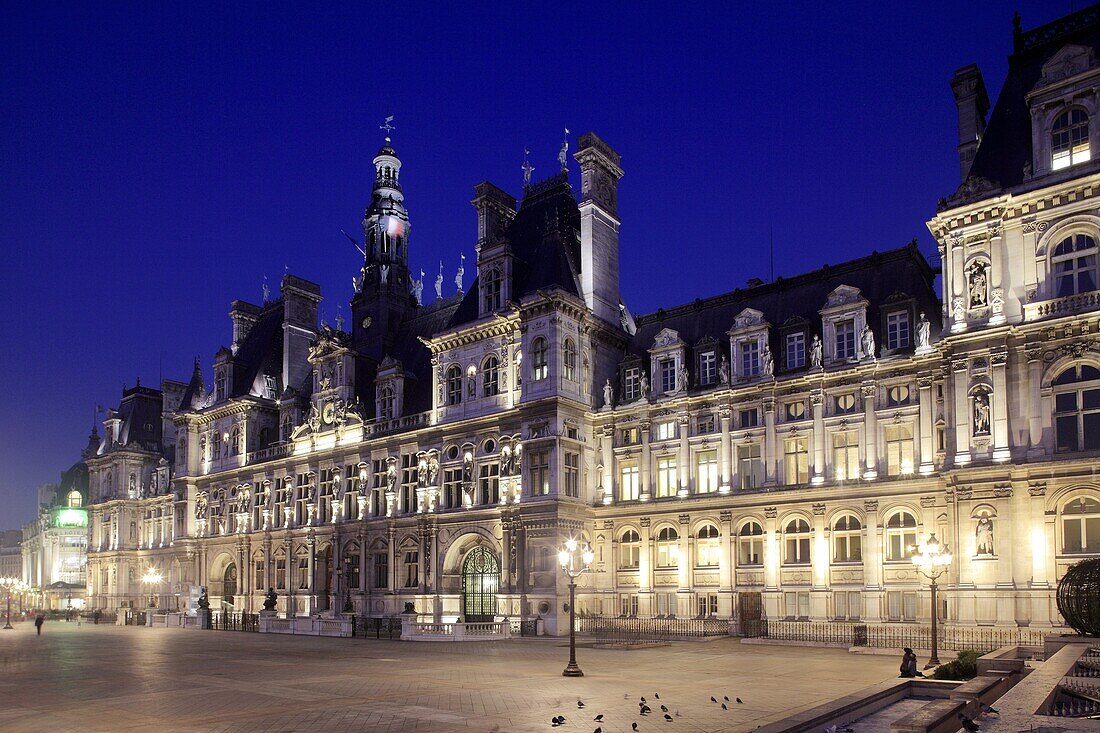 The night view of Hote de Ville city hall of Paris  Paris  France.