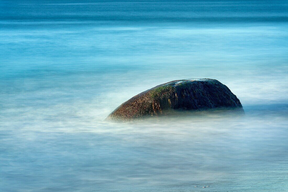 Rock with moving ocean water, Martha´s Vineyard, USA