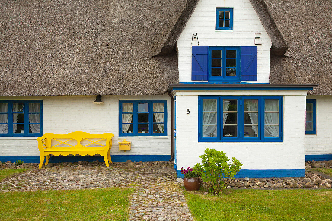 Frisian house with thatched roof, Nebel, Amrum island, North Sea, North Friesland, Schleswig-Holstein, Germany