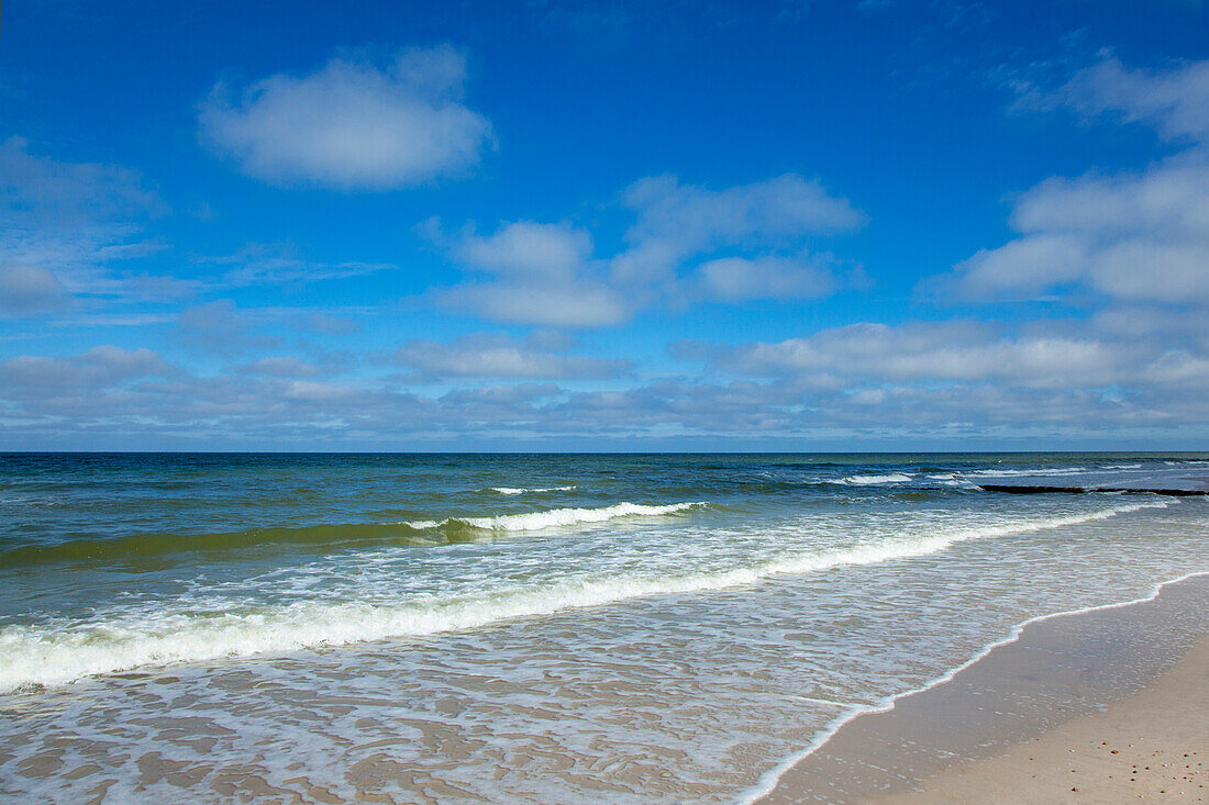 Wolken und Wellen, Strand bei Kampen, Insel Sylt, Nordsee, Nordfriesland, Schleswig-Holstein, Deutschland