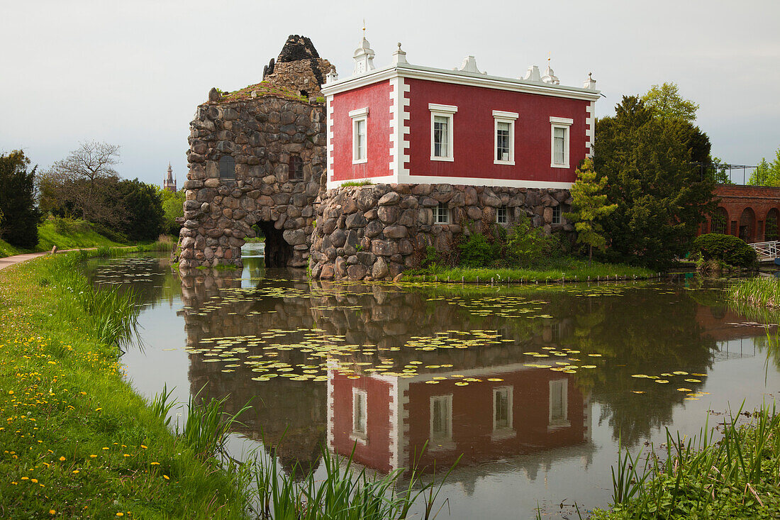 Villa Hamilton auf der Felseninsel Stein, Wörlitz, UNESCO Welterbe Gartenreich Dessau-Wörlitz, Sachsen-Anhalt, Deutschland