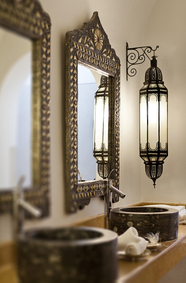 Bathroom in guest room 6, Riad Farnatchi, Marrakech, Morocco