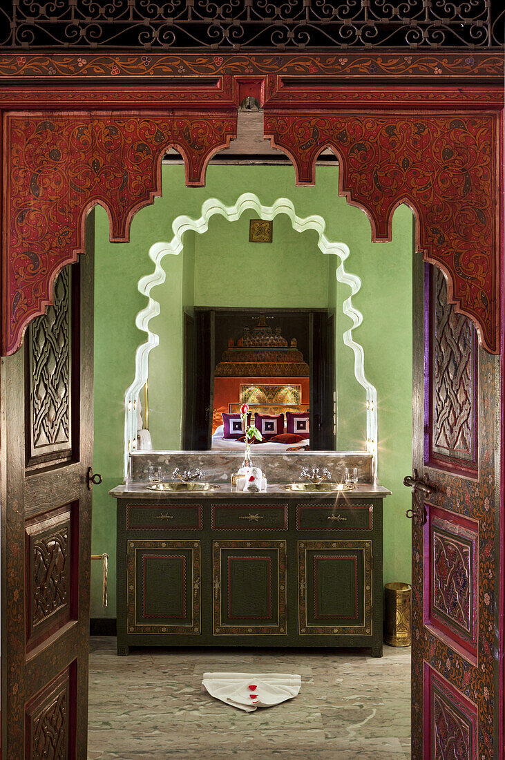 Bathroom of the Crocodile room, La Sultana, Marrakech, Morocco