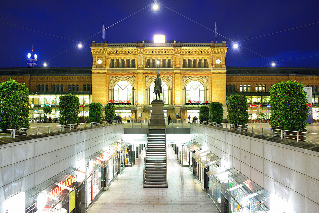 Illuminated main station at night, Hanover, Lower Saxony, Germany