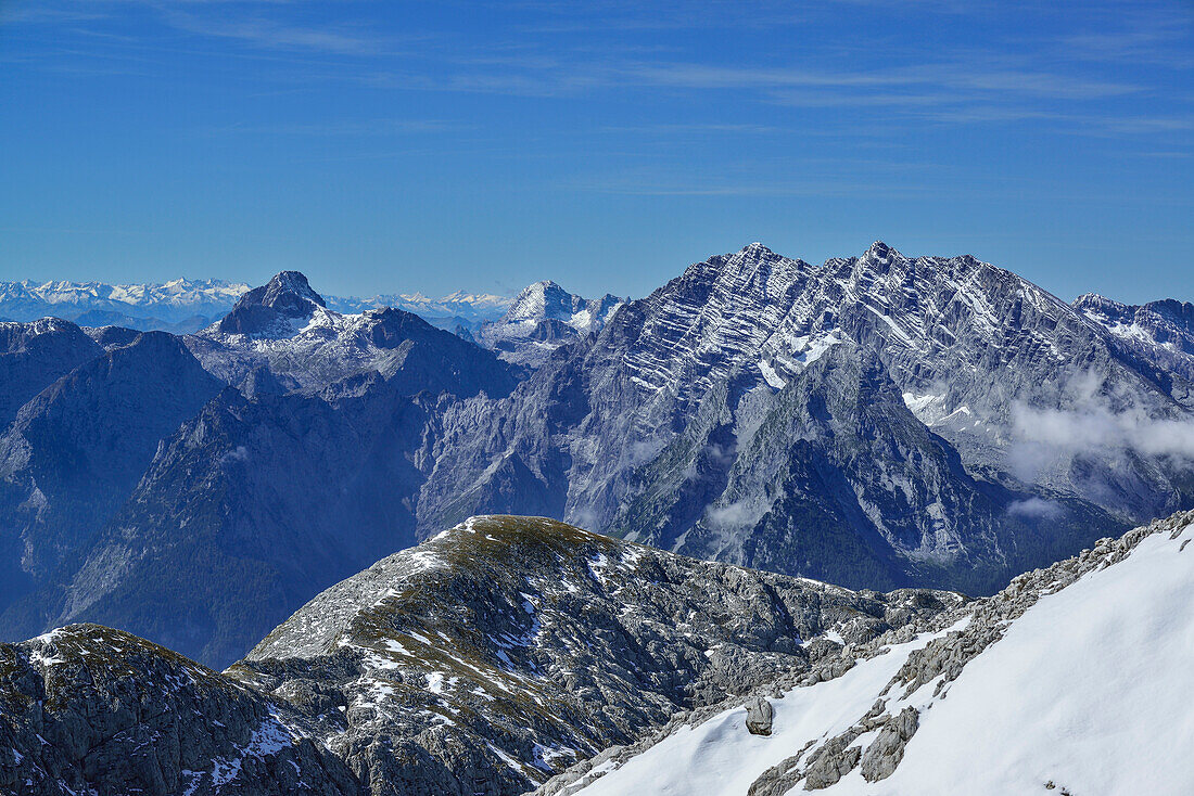 Blick von Hoher Göll über Hohes Brett hinweg auf Hundstod, Birnhorn und Watzmann, Nationalpark Berchtesgaden, Berchtesgadener Alpen, Oberbayern, Bayern, Deutschland