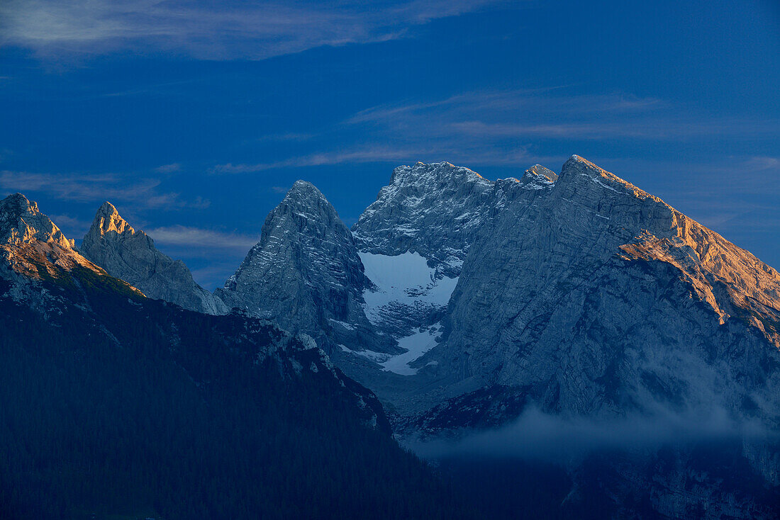 Schärtenspitze, Blaueisspitze und Hochkalter mit Blaueisgletscher, Nationalpark Berchtesgaden, Berchtesgadener Alpen, Oberbayern, Bayern, Deutschland