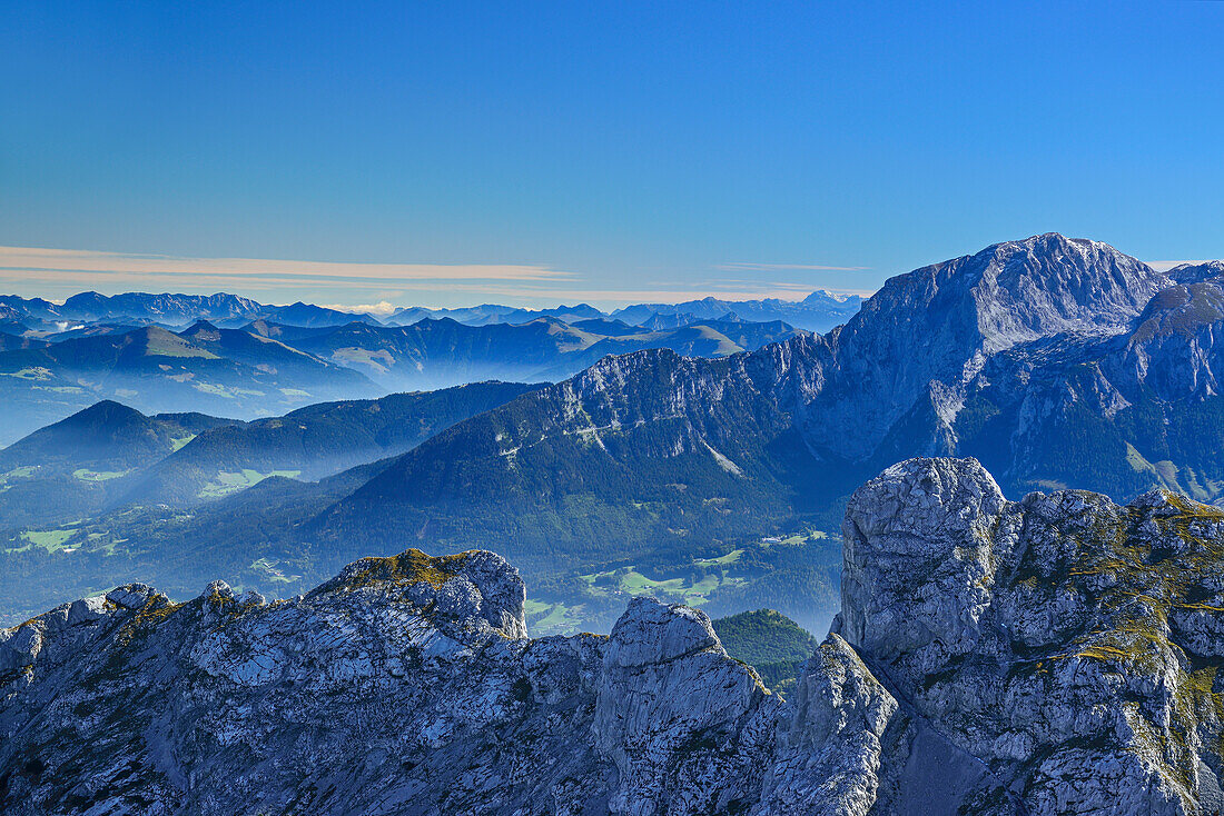 Blick auf Salzkammergut, Totes Gebirge und Hoher Göll, Hochkalter, Nationalpark Berchtesgaden, Berchtesgadener Alpen, Oberbayern, Bayern, Deutschland