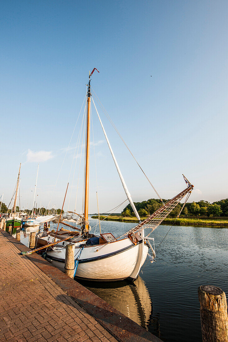 Hafen von Schaprode und Insel Oehe, Insel Rügen, Mecklenburg-Vorpommern, Norddeutschland, Deutschland