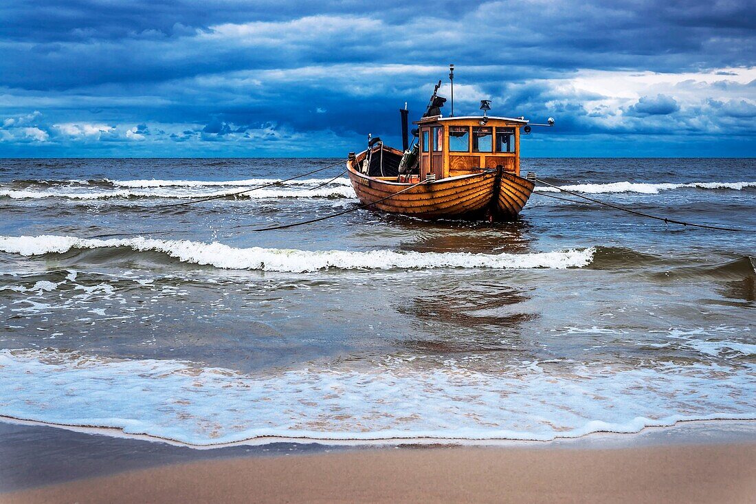Fishing boat on the Baltic Sea near the pier of the Baltic Sea resort of Ahlbeck, Municipality of Heringsdorf, Usedom Island, County Vorpommern-Greifswald, Mecklenburg-Western Pomerania, Germany, Europe