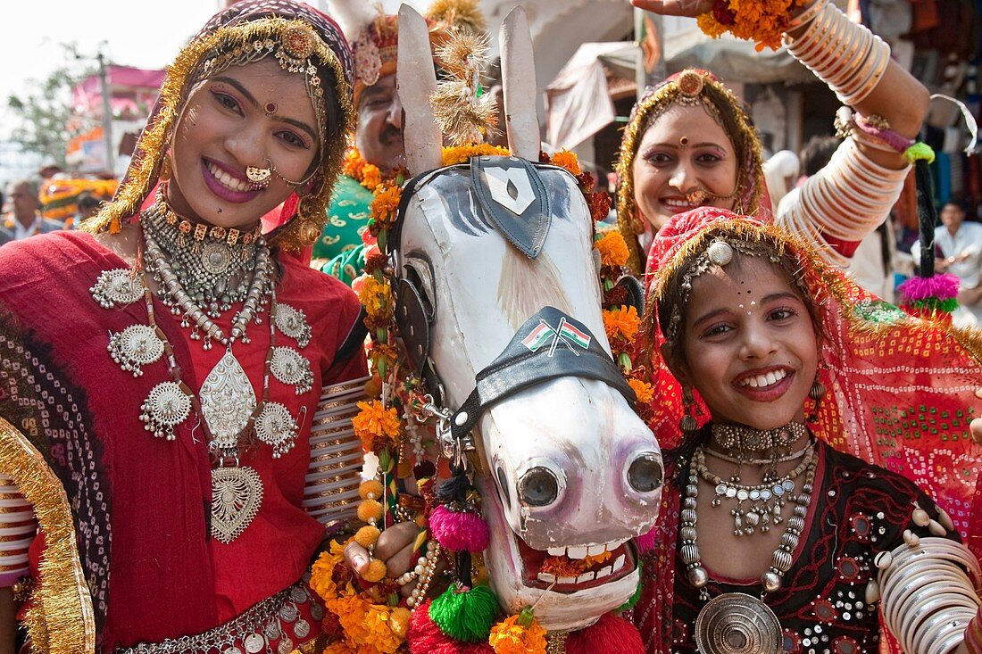 Street Entertainers, Pushkar Camel Festival, Pushkar, Rajasthan, India