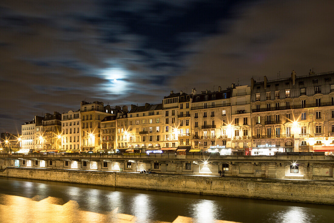 Blick über die Seine auf Quai Saint Michel, Paris, Frankreich, Europa, UNESCO Welterbe (Seineufer zwischen Pont de Sully und Pont d'Iéna)