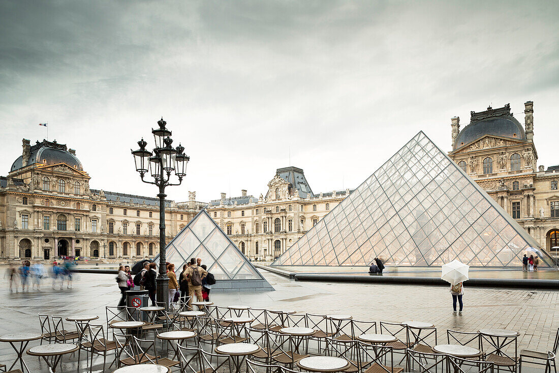 Die Pyramiden des Louvre, Architekt Ieoh Ming Pei, Paris, Frankreich, Europa, UNESCO Welterbe (Seineufer zwischen Pont de Sully und Pont d'Iéna)