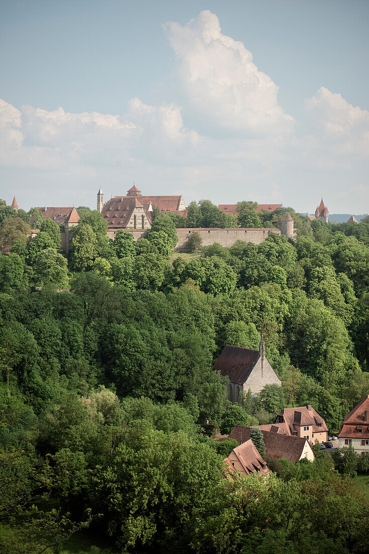 View of the town wall and buildings in the old town, Rothenburg ob der Tauber, Romantic Road, Franconia, Bavaria, Germany