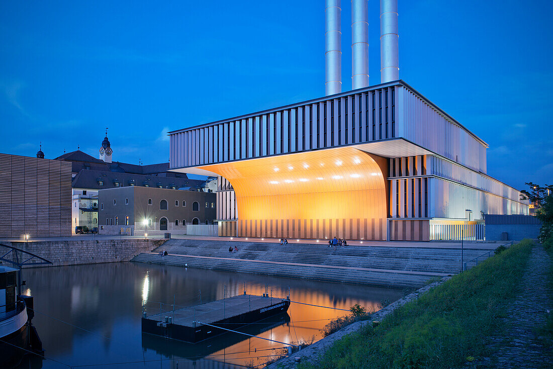 Heizkraftwerk bei Nacht, Würzburg, Franken, Bayern, Deutschland, Architekt Brückner und Brückner