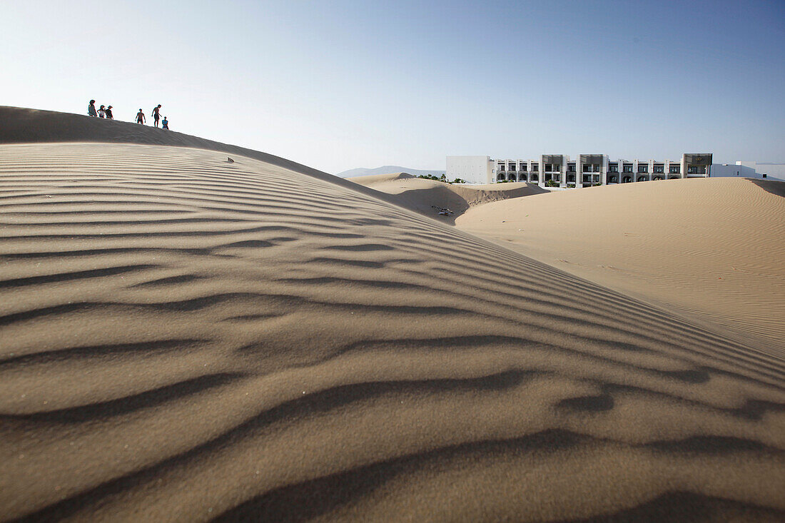 Blick über Sanddünen auf Hotel Club Robinson AGADIR, Agadir, Marokko