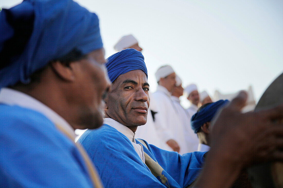 Männer in traditionellen Berberkostümen, Marokko