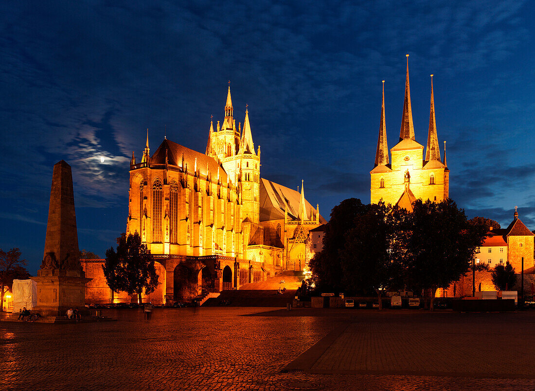 Erfurter Dom und Severikirche am Domplatz bei Nacht, Erfurt, Thüringen, Deutschland