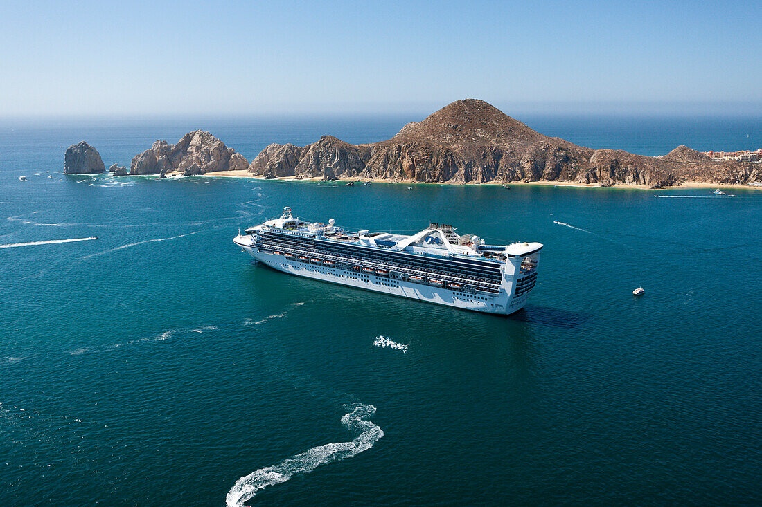 Kreuzfahrtschiff vor Cabo San Lucas, Cabo San Lucas, Baja California Sur, Mexiko