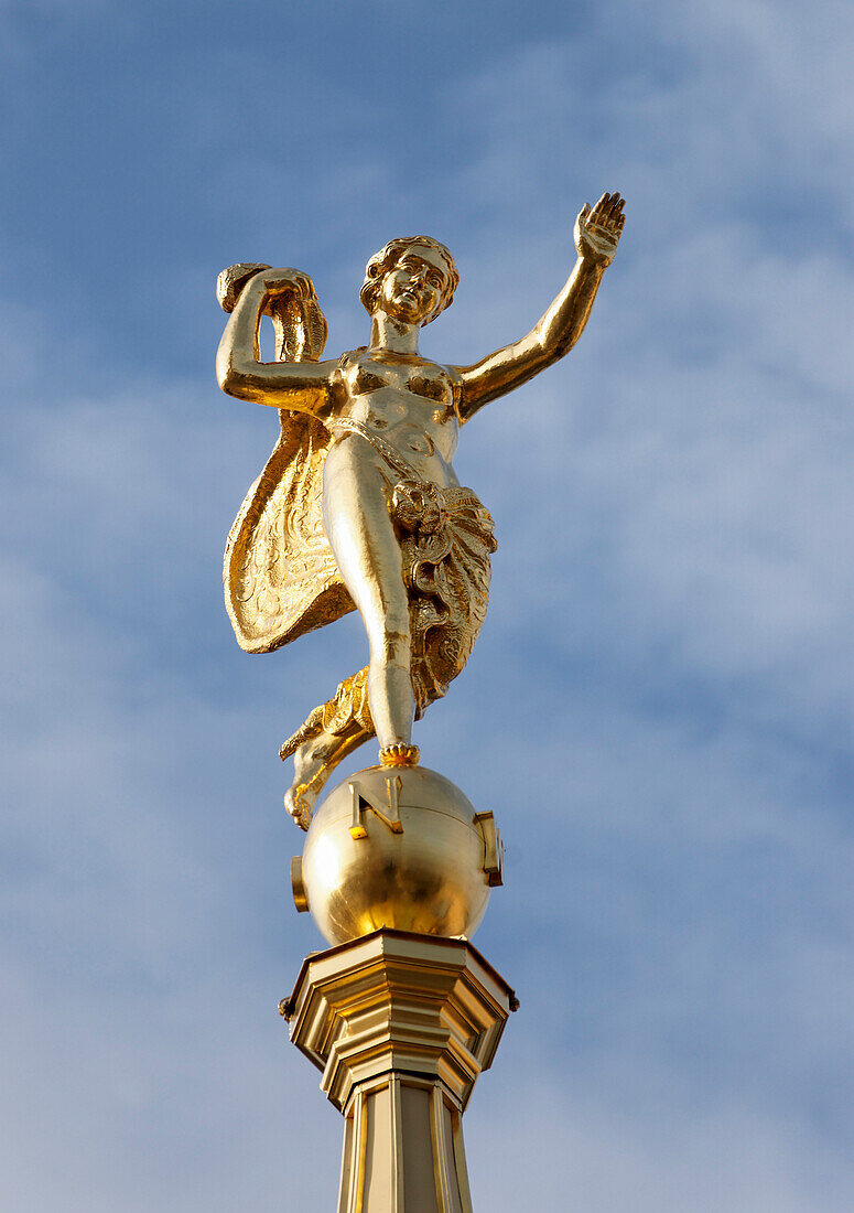 Fortuna auf dem Fortunaportal des Stadtschlosses, Alter Markt, Potsdam, Land Brandenburg, Deutschland