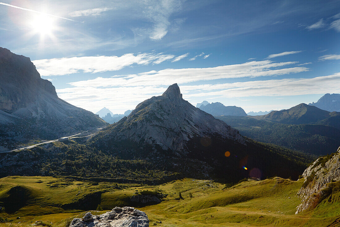 Wiesen am Valparolasee, Alta Badia, Dolomiten, Südtirol, Italien
