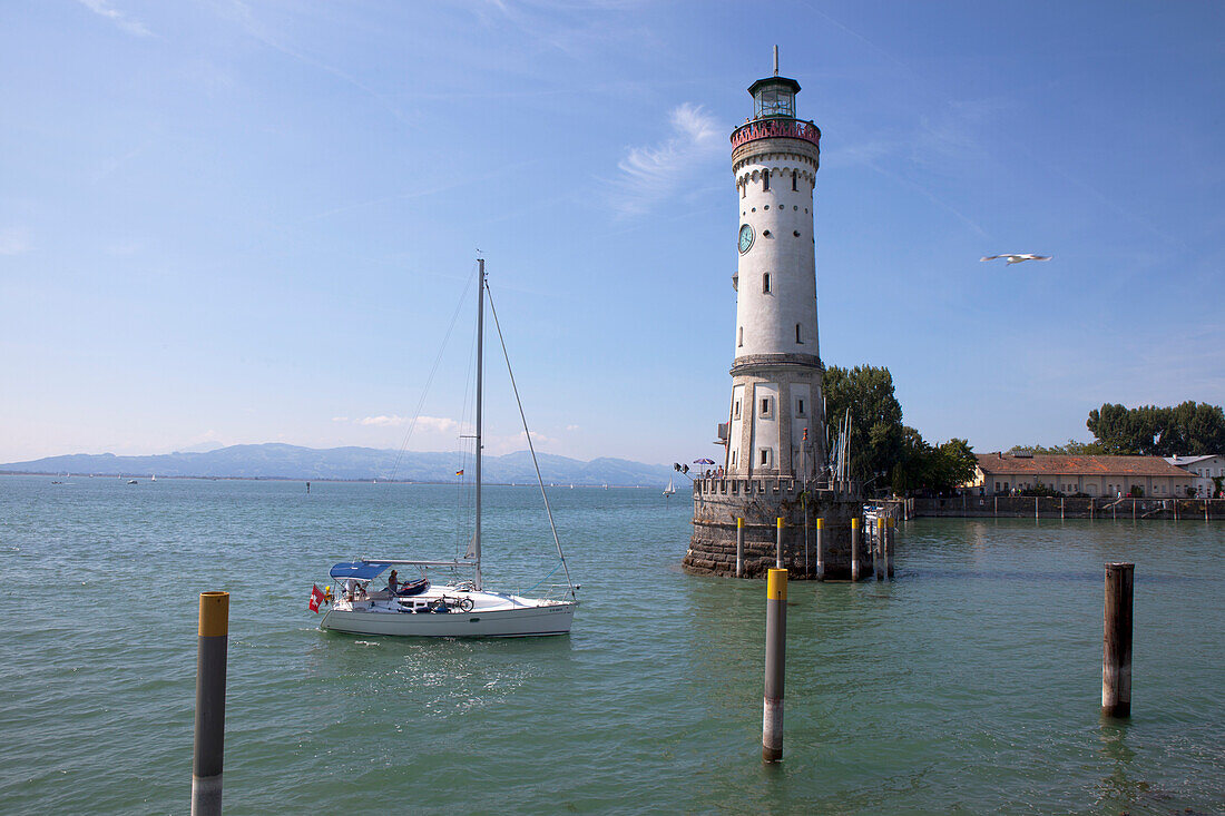 Lighthouse at the harbour entrance in Lindau, Lake Constance, Swabian, Bavaria, Germany, Europe