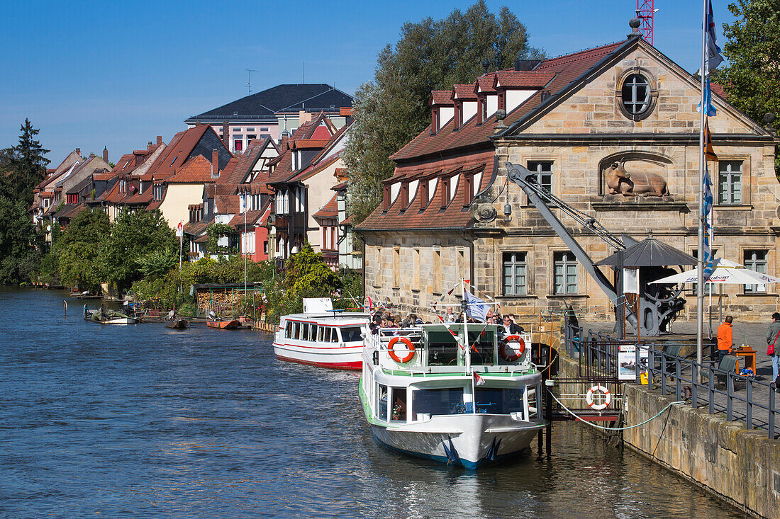 Sightseeing boat Christl and buildings of Klein Venedig (Little Venice) district alongside the left branch of the Regnitz river, Bamberg, Franconia, Bavaria, Germany