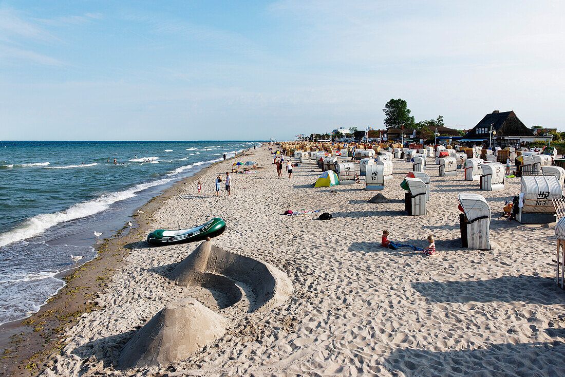 Ostseestrand mit Strandkörbe, Ostseeheilbad Dahme, Schleswig-Holstein, Deutschland