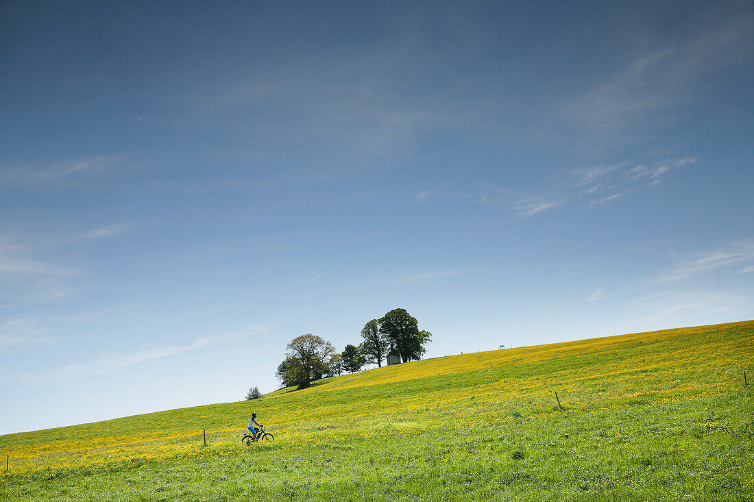 S-Pedelecfahrer unterwegs im Bayerischen Oberland, Oberbayern, Bayern, Deutschland