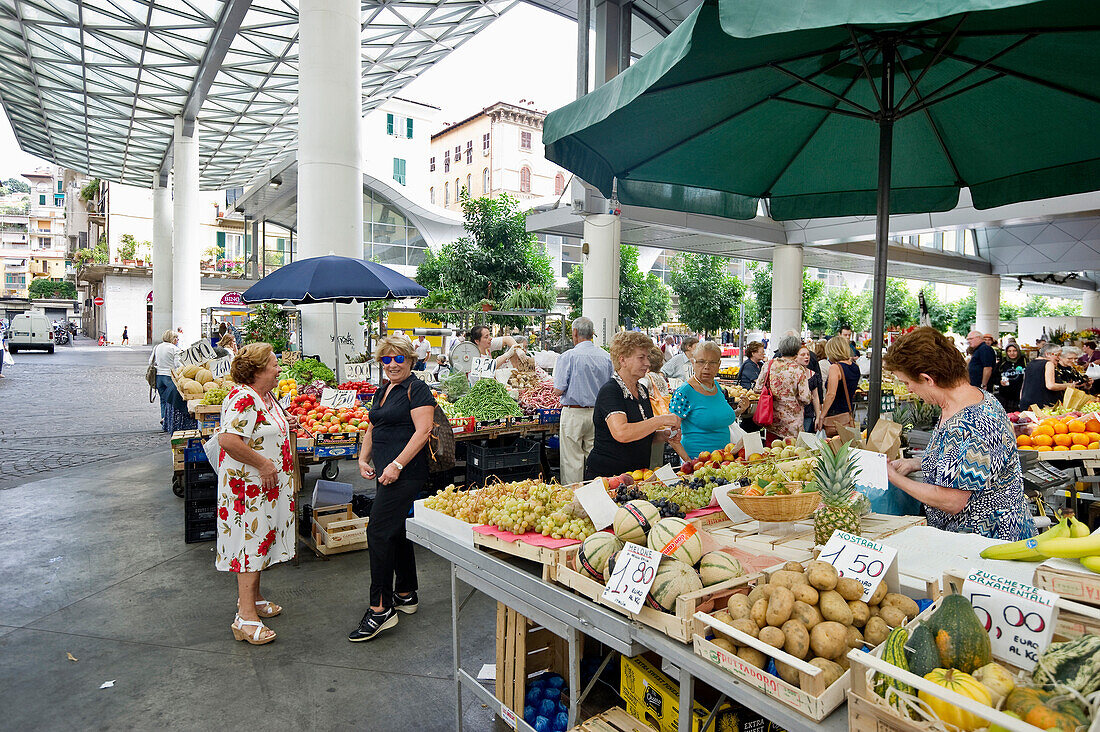 Wochenmarkt auf der Piazza Cavour, La Spezia, Ligurien, Italien