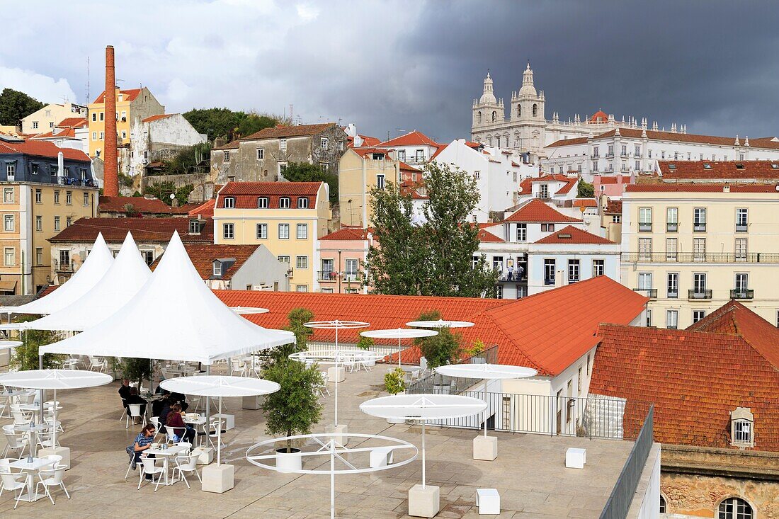 Portugal, Lisbon, View from Portas do Sol in Alfama District
