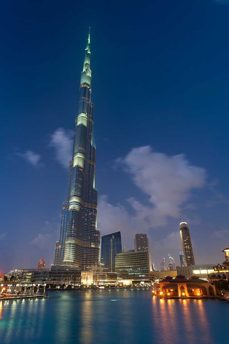 Burj Khalifa at dusk, Dubai, UAE