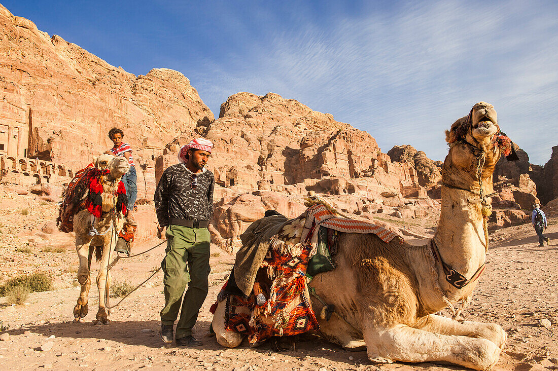 Zwei Männer mit Dromedare, Petra, Jordanien, Naher Osten