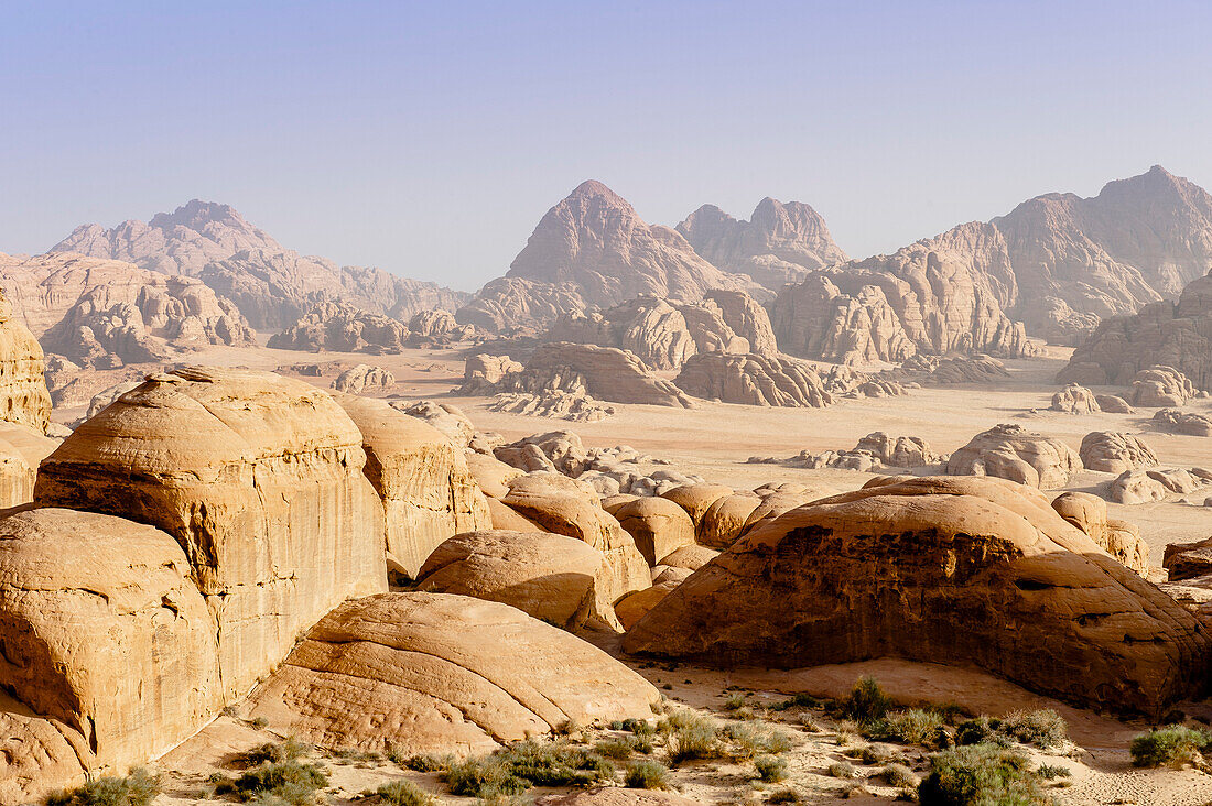 Zerklüftete Felslandschaft, Wadi Rum, Jordanien, Naher Osten