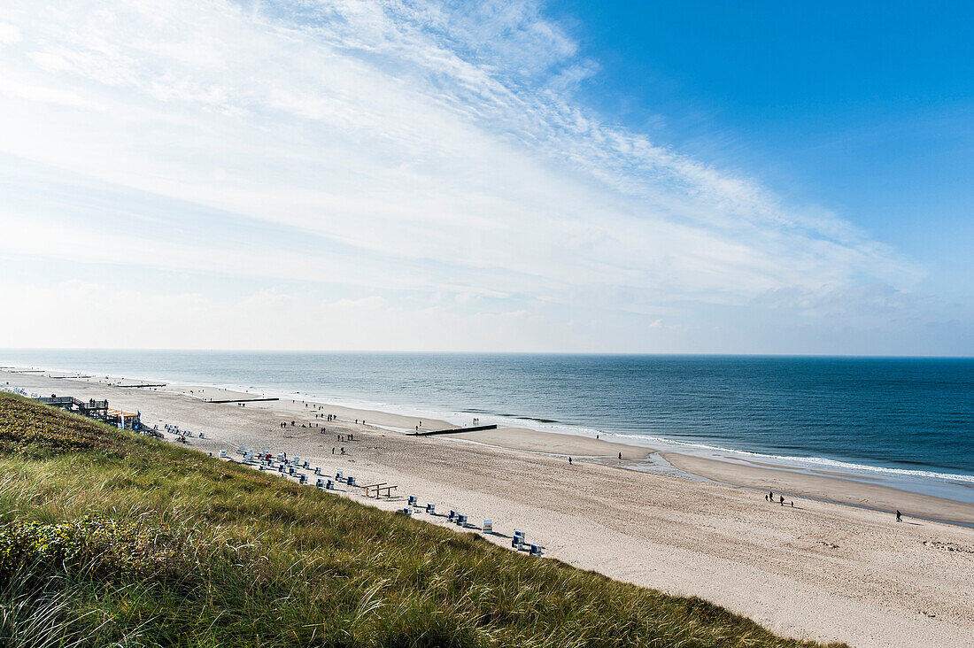 View over the sandy beach to North Sea, Wenningstedt-Braderup, Sylt, Schleswig-Holstein, Germany
