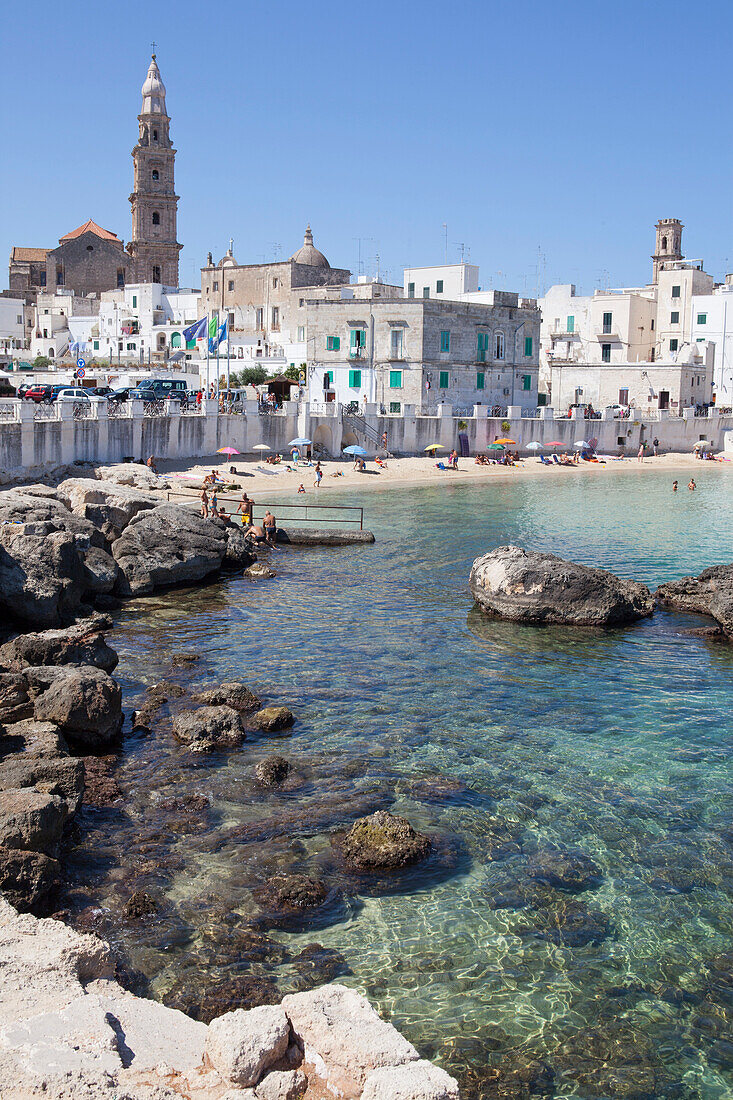 Strand von Monopoli an der Adria, Provinz Bari, Region Apulien, Italien, Europa