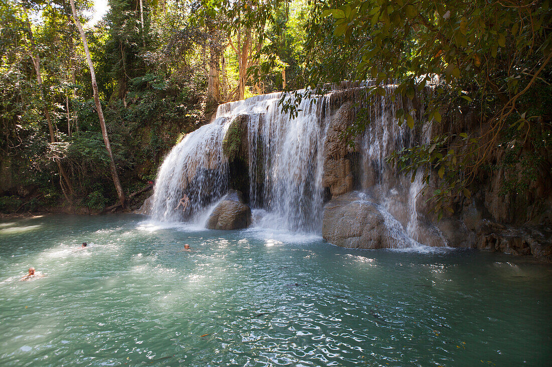 Wasserfall im Nationalpark Erawan, Kanchanaburi, Provinz Kanchanaburi, Thailand, Asien