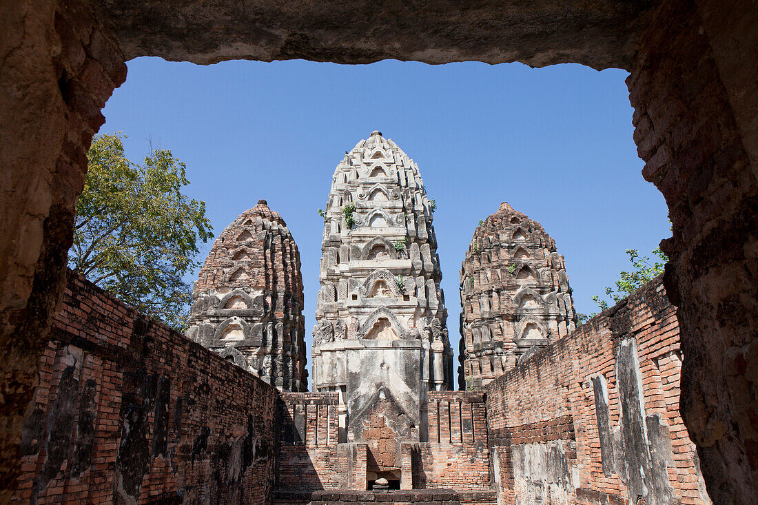 Temple in Sukhothai Historical Park (UNESCO World Heritage Site), Sukothai Province, Thailand, Asia