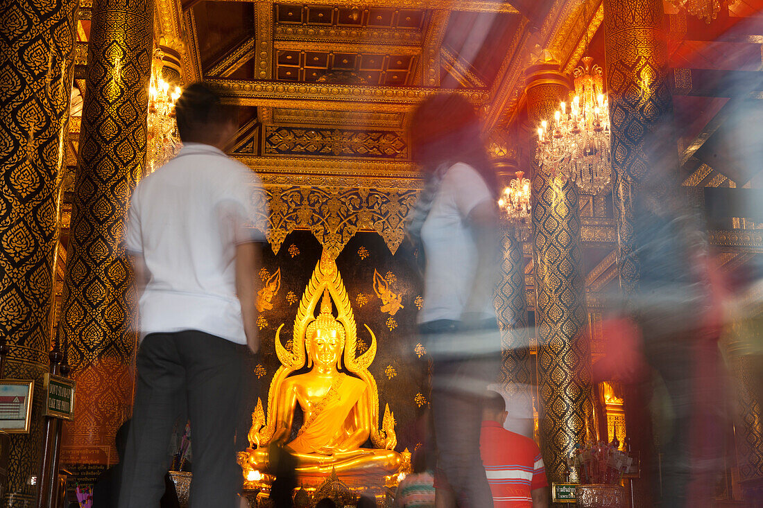 Buddha in Tempelanlage Wat Phra Si Rattana Mahathat in Phitsanulok, Provinz Phitsanulok, Thailand, Asien