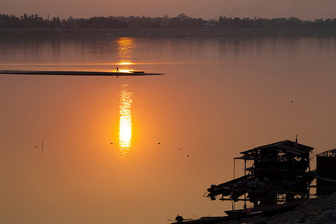 Fischer auf dem Mekong Fluss bei Sonnenuntergang, Vientiane, Hauptstadt von Laos, Asien