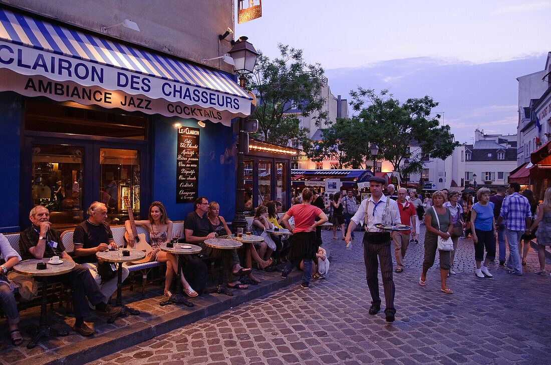 Cafes und Bars in Montmartre, Rue Norvins / Rue des Saules, Paris, Frankreich, Europa