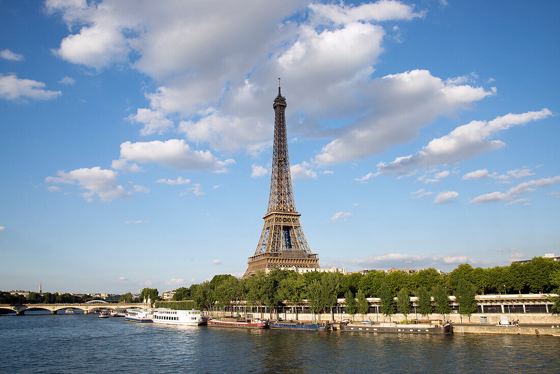 Eiffelturm über den Seine, Paris, Frankreich, Europa