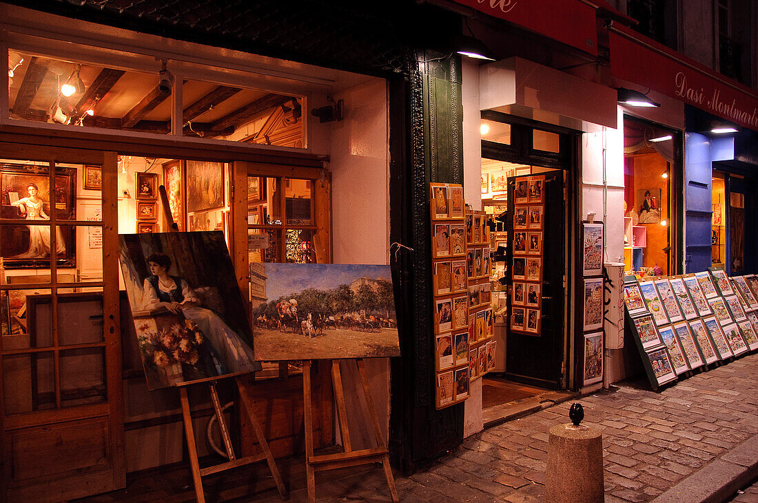 Montmartre in the evening, Paris, France, Europe