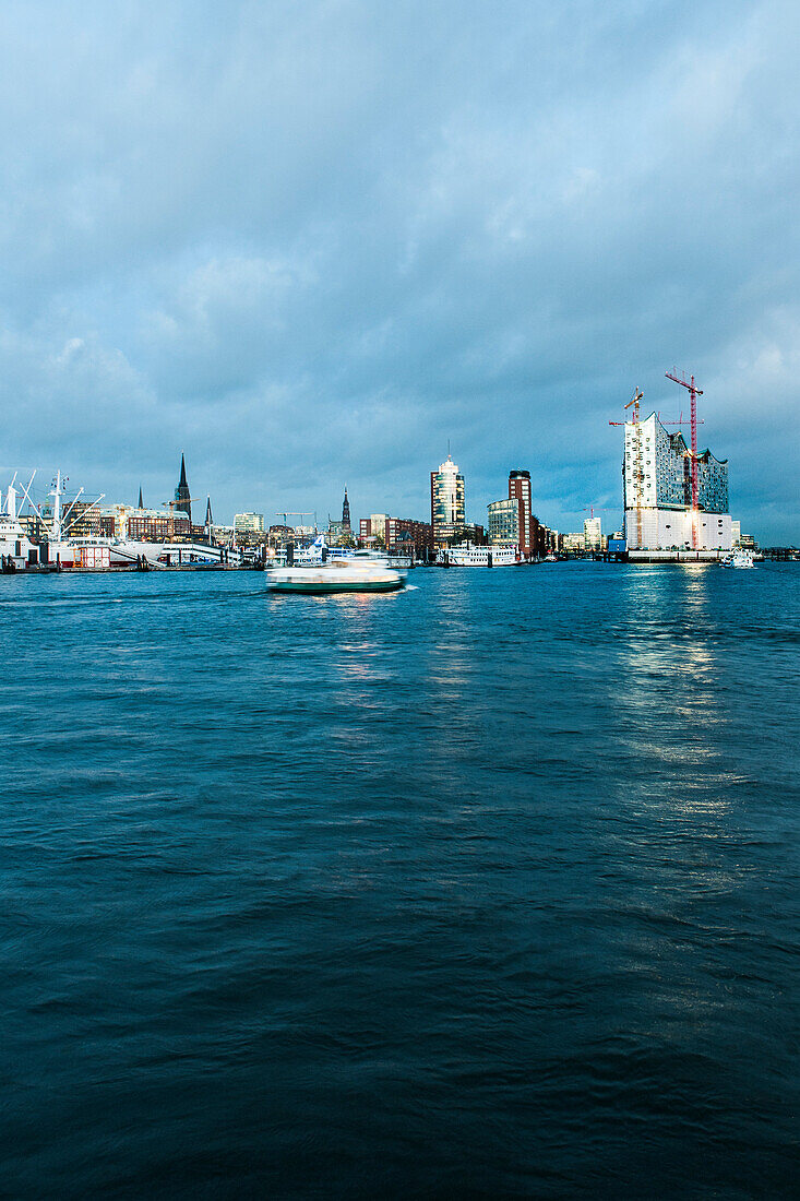 View over river Elbe to Hafencity with Elbe Philharmonic Hall, Hamburg, Germany